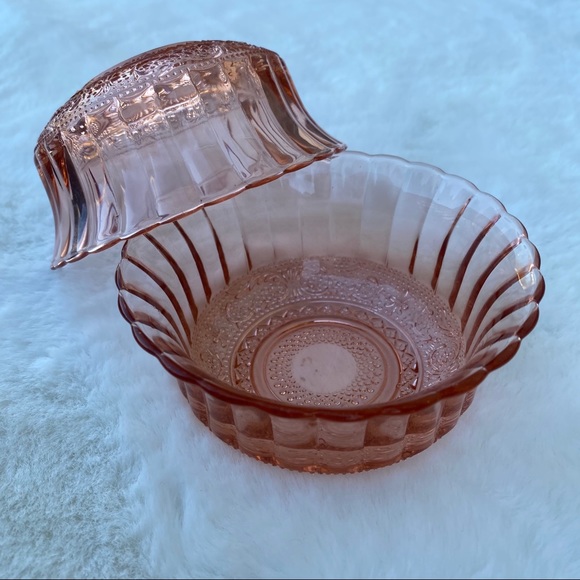 Set of two Pink Glass Bowls - Picture 2 of 8